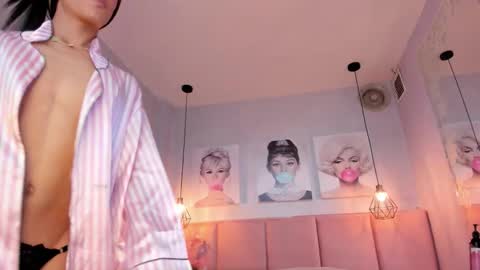 Snapshot of dara_petite_ chatting on November 25, 2025, 10:10 pm online show from November 25, 2025, 10:10 pm