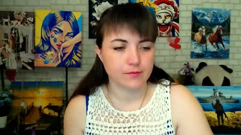 Snapshot of darina_m_ chatting on April 23, 2026, 4:35 am Darina online show from April 23, 2026, 4:35 am