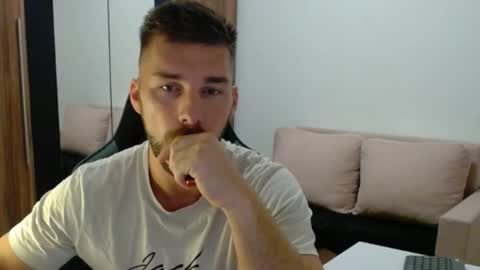 darius_94 online show from October 25, 2025, 5:04 am