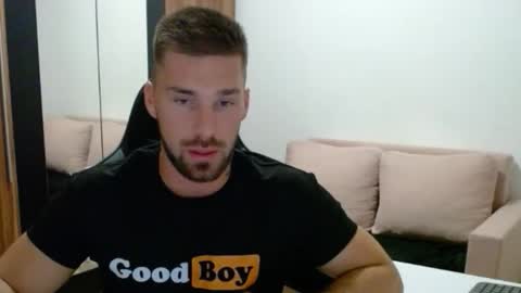 darius_94 online show from November 12, 2025, 5:24 pm