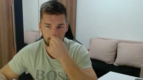 darius_94 online show from November 25, 2025, 5:40 am