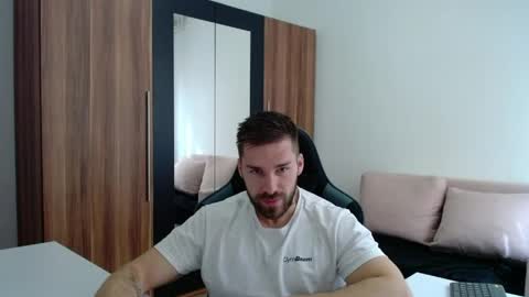 darius_94 online show from June 5, 2026, 7:14 am