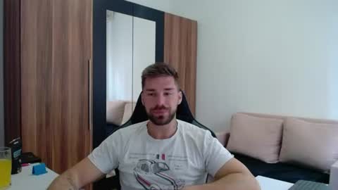 darius_94 online show from July 8, 2026, 6:51 am