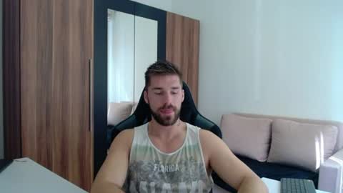 darius_94 online show from July 16, 2026, 7:14 am