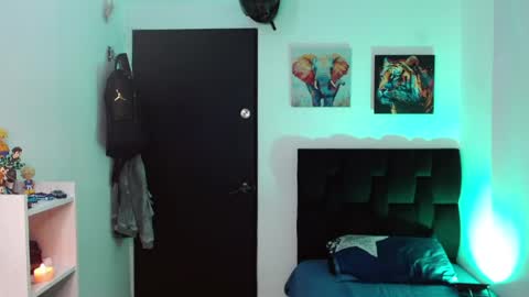 Darius Phoenix  online show from April 18, 2026, 6:45 pm