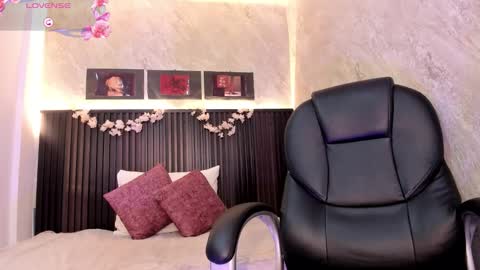 Snapshot of dark__nymph chatting on October 13, 2025, 10:37 am Dark online show from October 13, 2025, 10:37 am