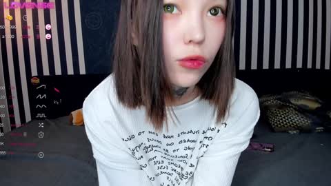 Snapshot of dark_ester chatting on January 25, 2025, 1:52 pm Ester online show from January 25, 2025, 1:52 pm