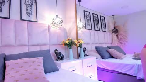 Nina online show from September 18, 2025, 3:30 am