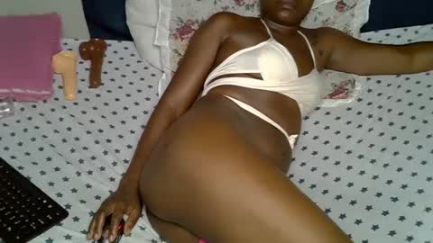 dark_petite_ online show from July 16, 2026, 9:04 am