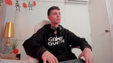 Snapshot of dark_sun333 chatting on October 28, 2025, 10:12 pm dark_sun333 online show from October 28, 2025, 10:12 pm