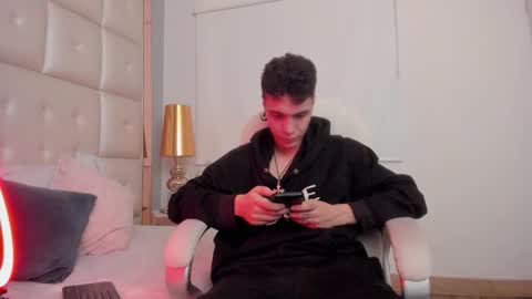 Snapshot of dark_sun333 chatting on November 8, 2025, 12:00 am dark_sun333 online show from November 8, 2025, 12:00 am