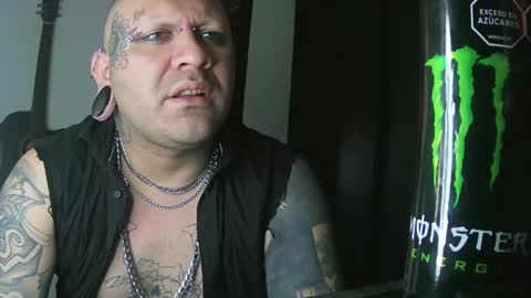 darkclothes online show from January 20, 2025, 6:32 pm