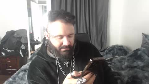 darkclothes online show from October 22, 2025, 2:56 am