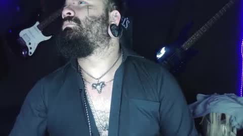 darkclothes online show from November 21, 2025, 10:47 am