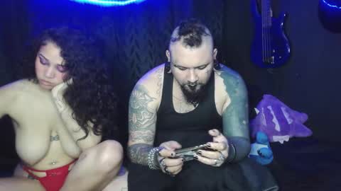 darkclothes online show from November 27, 2025, 7:10 am