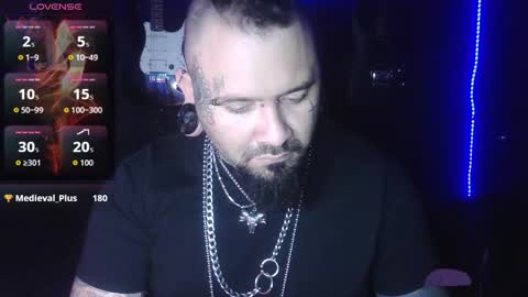 darkclothes online show from November 30, 2025, 6:28 am