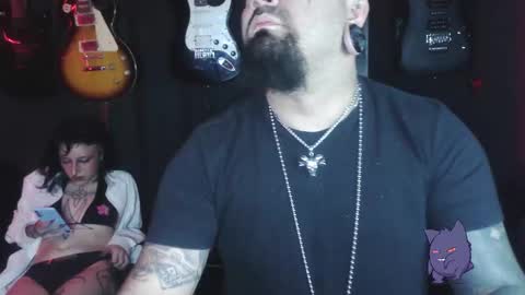 darkclothes online show from December 1, 2025, 9:36 am