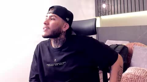 Dark online show from November 11, 2025, 2:17 pm