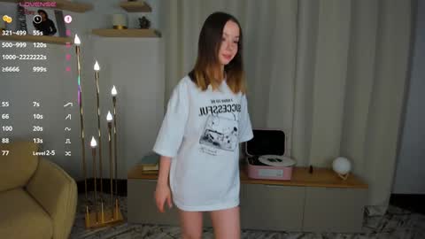 Elizabeth online show from December 4, 2025, 7:11 pm