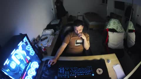 Snapshot of darkschneider_ chatting on February 17, 2025, 11:31 pm darkschneider_ online show from February 17, 2025, 11:31 pm