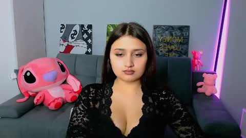 Amelie online show from April 15, 2026, 8:09 pm