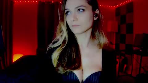 roseredgoddess online show from September 14, 2025, 3:05 am