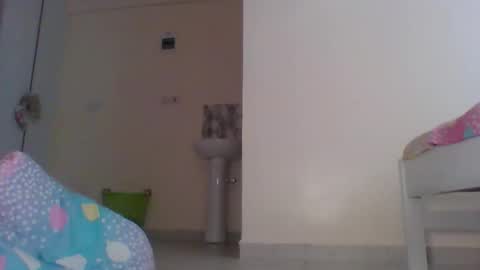 darling_dreamer2 online show from May 16, 2026, 7:05 am