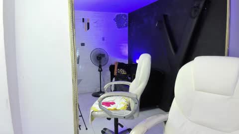 Darling online show from March 1, 2025, 6:54 pm