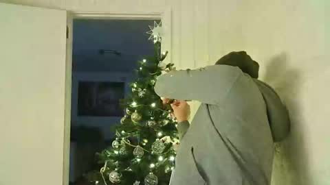 Dario online show from December 7, 2024, 8:05 pm