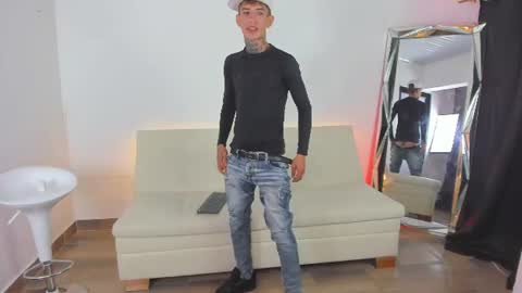 darwin_stark online show from June 14, 2026, 7:54 am