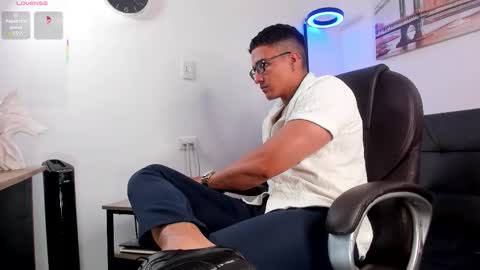 Dash online show from November 21, 2025, 1:32 pm