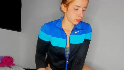 Dafne online show from March 19, 2026, 1:53 am