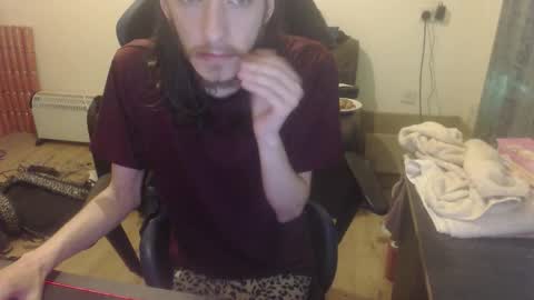 Snapshot of daver281197 chatting on October 4, 2025, 7:56 pm dave online show from October 4, 2025, 7:56 pm