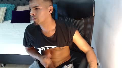 Snapshot of david_bandercock chatting on December 14, 2024, 12:33 am david_bandercock online show from December 14, 2024, 12:33 am