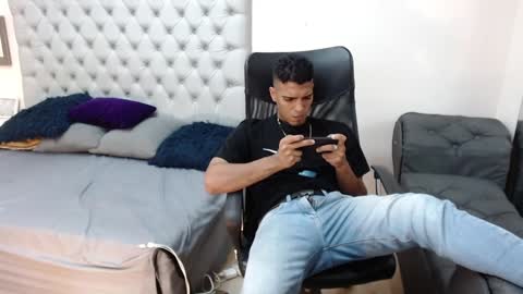 Snapshot of david_bandercock chatting on January 4, 2025, 7:34 am david_bandercock online show from January 4, 2025, 7:34 am