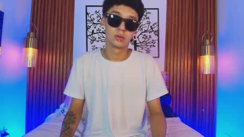 Snapshot of david_banks_ chatting on February 4, 2026, 12:44 pm David online show from February 4, 2026, 12:44 pm