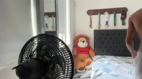 Snapshot of david_hot44 chatting on June 4, 2026, 4:46 pm david_hot44 online show from June 4, 2026, 4:46 pm