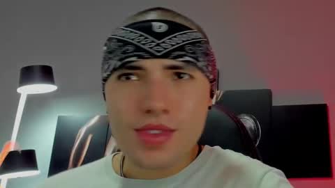 David Jons online show from February 7, 2025, 12:42 am