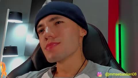 Snapshot of david_jons7 chatting on February 5, 2026, 1:10 am David Jons online show from February 5, 2026, 1:10 am