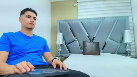 david_victoriaa online show from April 18, 2026, 1:04 pm