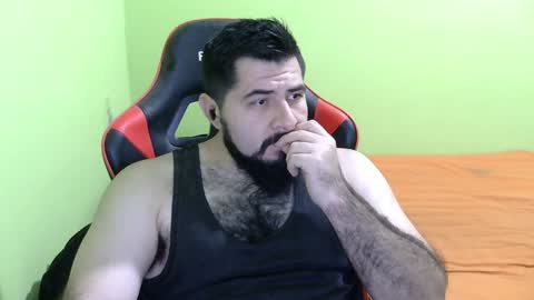 Snapshot of daviddelz chatting on December 17, 2024, 6:35 am David online show from December 17, 2024, 6:35 am