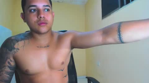 Snapshot of davidlenonn_ chatting on October 13, 2025, 9:53 am Lennon online show from October 13, 2025, 9:53 am