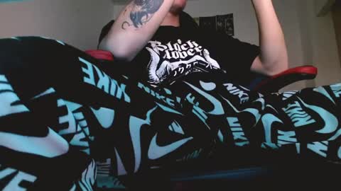 davidsalazar33 online show from April 18, 2026, 2:37 am