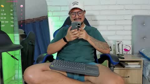 Snapshot of daviidevans chatting on September 23, 2025, 10:35 pm David Evans online show from September 23, 2025, 10:35 pm