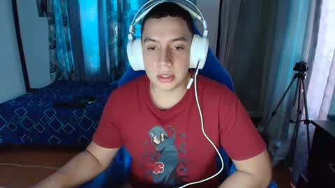 Snapshot of davinson_01 chatting on January 6, 2025, 1:30 pm Davinson online show from January 6, 2025, 1:30 pm