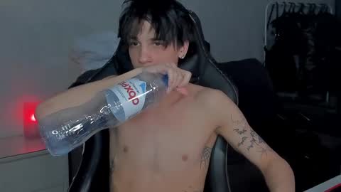 Snapshot of davisross chatting on January 7, 2025, 12:03 am davis online show from January 7, 2025, 12:03 am