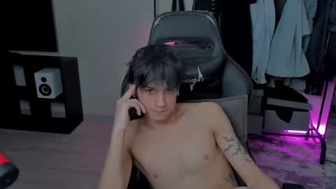 Snapshot of davisross chatting on February 18, 2025, 11:52 pm davis online show from February 18, 2025, 11:52 pm