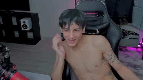 Snapshot of davisross chatting on March 6, 2025, 12:10 am davis online show from March 6, 2025, 12:10 am