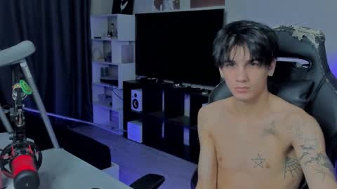 Snapshot of davisross chatting on September 19, 2025, 5:20 am davis online show from September 19, 2025, 5:20 am