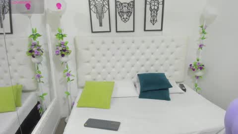 dayhan_santos online show from October 6, 2025, 10:56 am